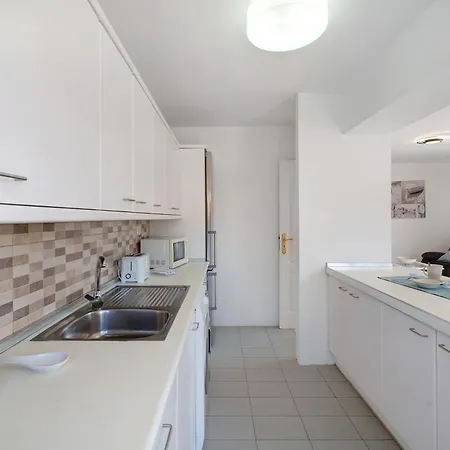 Hébergement de vacances 3 Bedrooms With Views *