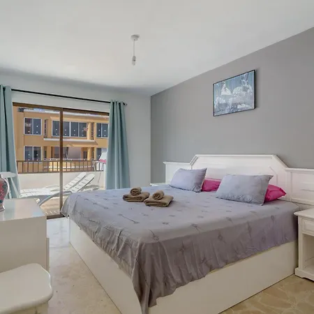 Vakantiehuis 3 Bedrooms With Views *