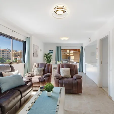Vakantiehuis 3 Bedrooms With Views *